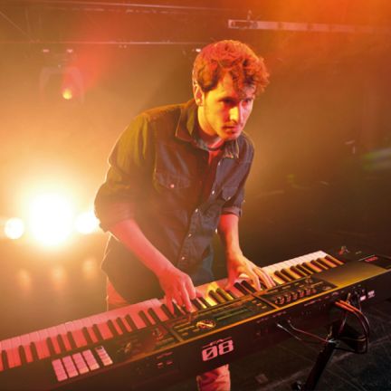 Roland Fa-08
