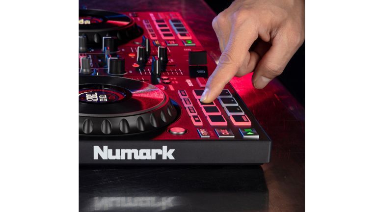 Numark MIXTRACK PLATINUM FX DJ kontroler
