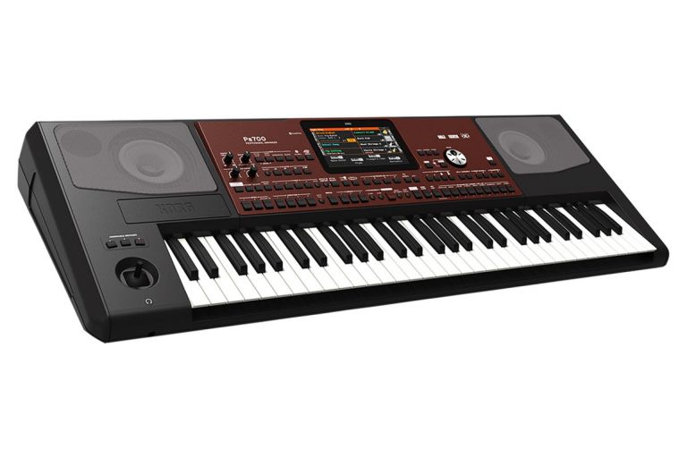 Korg Pa700